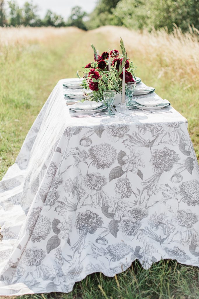 bodenlange Tischdecke mieten