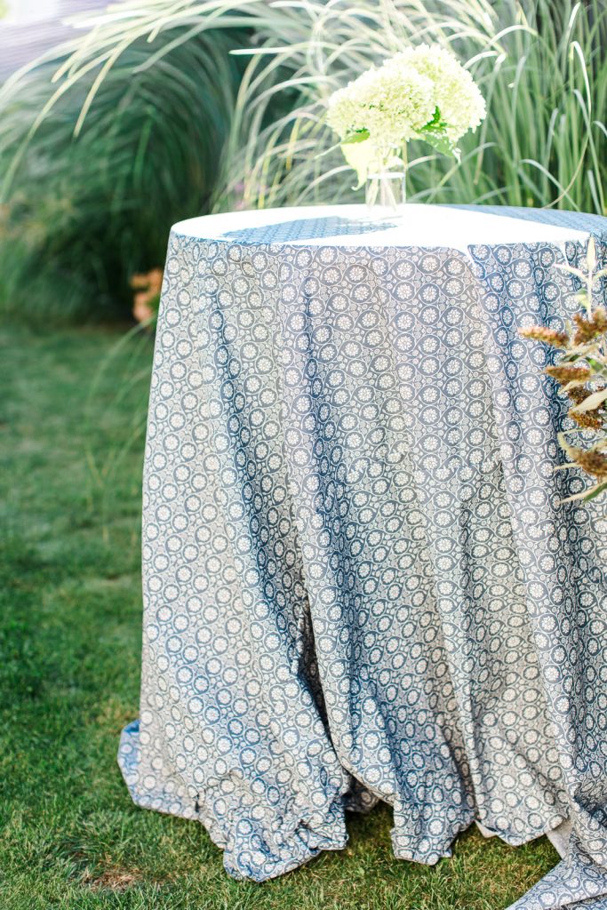 bodenlange Tischdecke für hochzeit, tischdeko ideen hochzeit