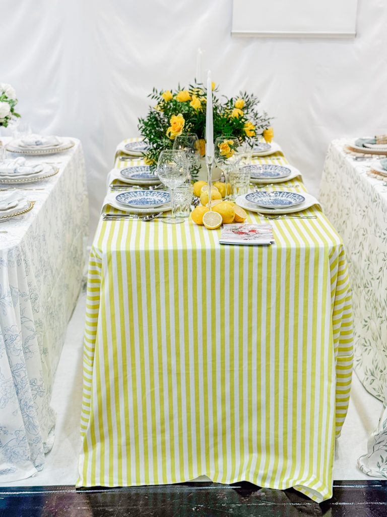 mediterran Tischdesign mit bodenlanger Tischdecke 