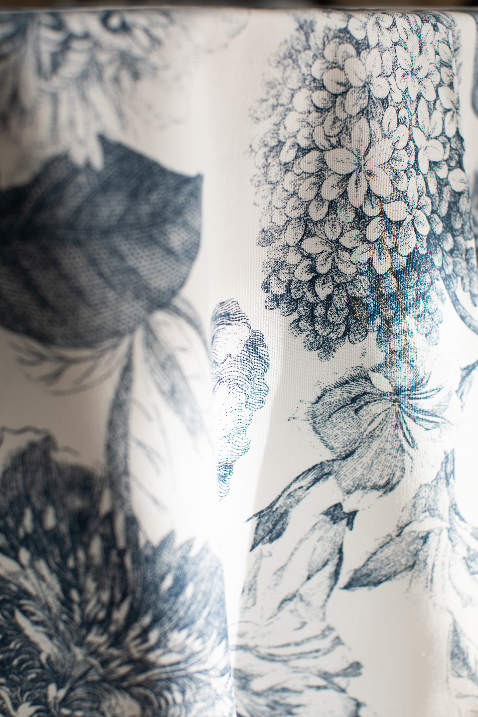 Bodenlange Tischdecken mit Motiv mieten 